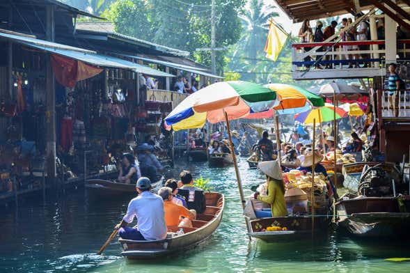 Visite du marché ferroviaire de Maeklong et du marché flottant de Damnoen Saduak